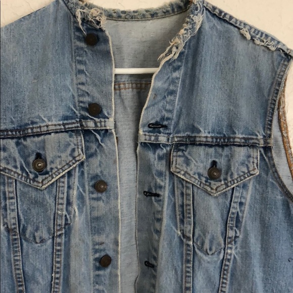Sleeveless LÉVIS jean jacket no sizing - Picture 2 of 6
